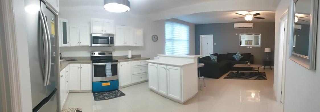 Harloe'S Apartment Кингстън Екстериор снимка